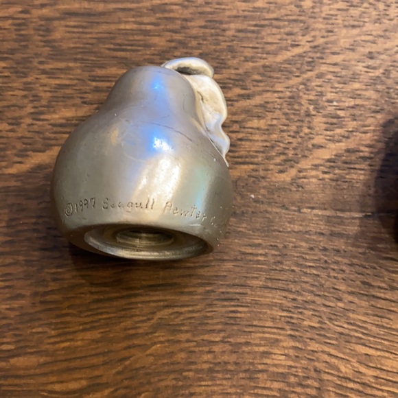 Pewter salt and pepper shakers - Picture 6 of 7